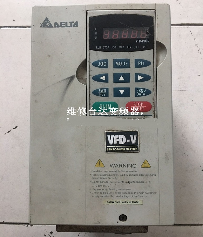 山東煙臺(tái)專業(yè)維修臺(tái)達(dá)變頻器變頻器，承接全國(guó)的臺(tái)達(dá)變頻器變頻器維修業(yè)務(wù)和煙臺(tái)及周邊地區(qū)的安裝調(diào)試業(yè)務(wù)。我們將用精湛的技術(shù)、優(yōu)質(zhì)的服務(wù)為您排憂解難！  臺(tái)達(dá)變頻器變頻器維修，可快速解決臺(tái)達(dá)變頻器變頻器故障：整流模塊損壞、逆變模塊損壞、上電無(wú)顯示、顯示過電壓或欠電壓、顯示過電流或接地短路、電源與驅(qū)動(dòng)板啟動(dòng)顯示過電流、空載輸出電壓正常，帶載后顯示過載或過電流、有顯示無(wú)輸出等。     VFD300VL43