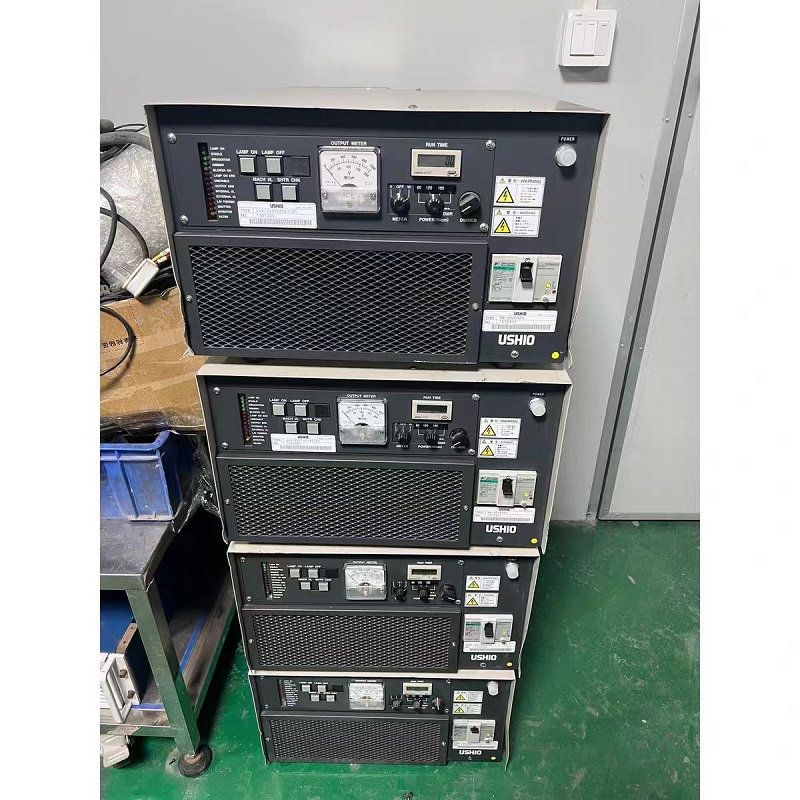 USHIORB牛尾UV電源故障維修 1、打開電源后，發(fā)現(xiàn)電源燈開啟一段時(shí)間后空開跳閘。考慮是空氣開關(guān)容量過小，此時(shí)我們可以疏通送風(fēng)以及排風(fēng)檢查過濾棉。 2、在工作中時(shí)，uv燈自動熄滅。該故障的原因有可能使風(fēng)冷不夠，燈管老化，超過其使用壽命，也有可能是電源電壓過低，電源缺項(xiàng)。此時(shí)我們可以考慮檢查并更換uv燈管，提高電源電壓，配置一個(gè)穩(wěn)壓器。 3、在作業(yè)時(shí)，UV固化爐的固化效果不理想。有可能是uv等與工件的距離過大，uc燈老化，超過了它的使用壽命。我們可以在溫度允許的情況下，適當(dāng)調(diào)整一下uv燈與工件的距離，如果還是沒有解決問題的話可以更換uv燈的燈管。 4、uv燈不亮。個(gè)別新的uv燈管在點(diǎn)火的時(shí)候會有困難，可以考慮是uv燈的質(zhì)量問題，線路或者變壓器故障。我們可以再一定時(shí)間內(nèi)頻繁開啟關(guān)閉uv燈，或者考慮更換uv燈管，檢查線路以及變壓器并及時(shí)處理故障。 5、變壓器溫度過高。散熱風(fēng)機(jī)運(yùn)轉(zhuǎn)不正常，排風(fēng)量不夠，通風(fēng)不好?？梢詸z查并清理一下風(fēng)機(jī)，問題嚴(yán)重時(shí)刻考慮更換風(fēng)機(jī)。 6、風(fēng)機(jī)有異聲?？紤]是軸承損壞，可以更換軸承來結(jié)局問題。 USHIORB牛尾UV曝光機(jī)驅(qū)動電源維修UV燈不亮。 (1) 故障原因：設(shè)置故障 解決方法：確認(rèn)UV電源是否接通，模塊按鍵是否按下亮紅燈，液晶屏上是否顯示模塊“開啟” (2) 故障原因：線路原因 解決方法：用萬用表測量UV電路是否暢通. (3) 故障原因：UV燈板損壞 解決方法：檢查水循環(huán)系統(tǒng)是否正常工作，UV燈損壞很大可能是因?yàn)樗h(huán)出問題，導(dǎo)致散熱不良造成的。并跟換ＵＶ燈板。